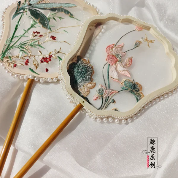 Guo Dongting 过洞庭 Crossing Dongting River Single-Sided Embroidered Tuanshan Round Fan - Image 4