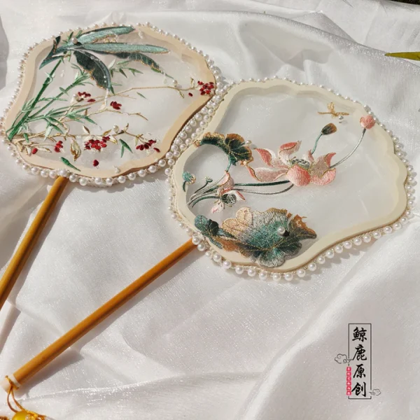 Guo Dongting 过洞庭 Crossing Dongting River Single-Sided Embroidered Tuanshan Round Fan - Image 5