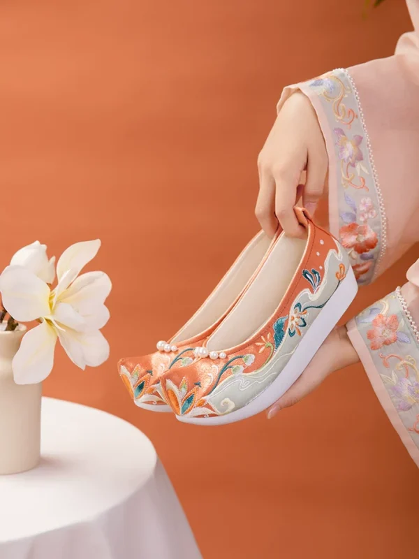Orange&White Hanfu shoes, pearl upturned, retro embroidery with ancient embroidered shoes, women's ancient style shoes - Image 5