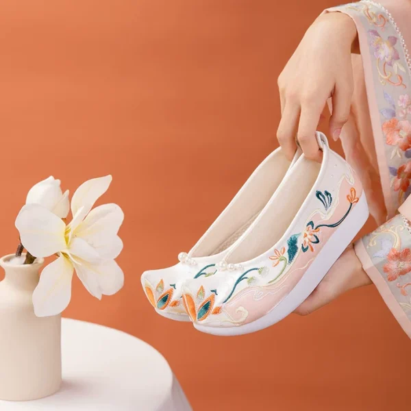 Orange&White Hanfu shoes, pearl upturned, retro embroidery with ancient embroidered shoes, women's ancient style shoes - Image 6