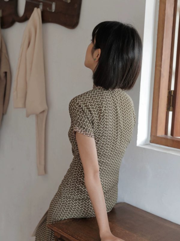 Suihe 穗禾 Wheat Stalk 1930s Art Deco Chiffon Short Sleeve Qipao - Image 3